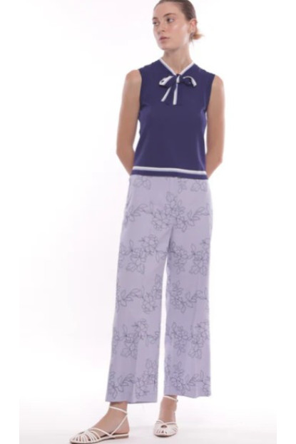 Pantalón con flor bordada