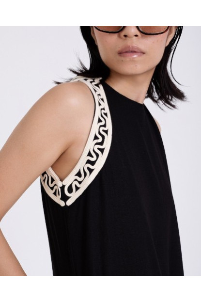 Vestido negro detalle bordado