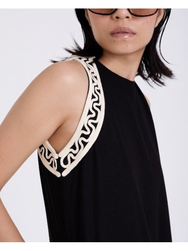 Vestido negro detalle bordado