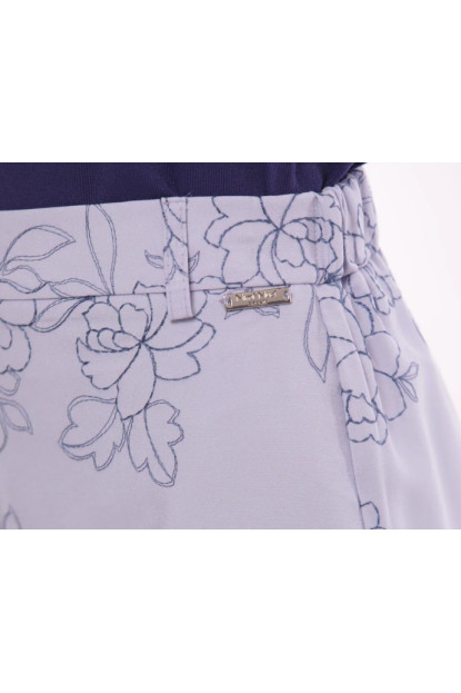 Pantalón con flor bordada