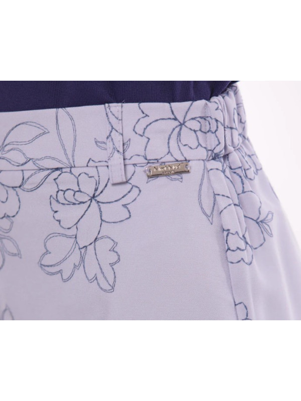 Pantalón con flor bordada
