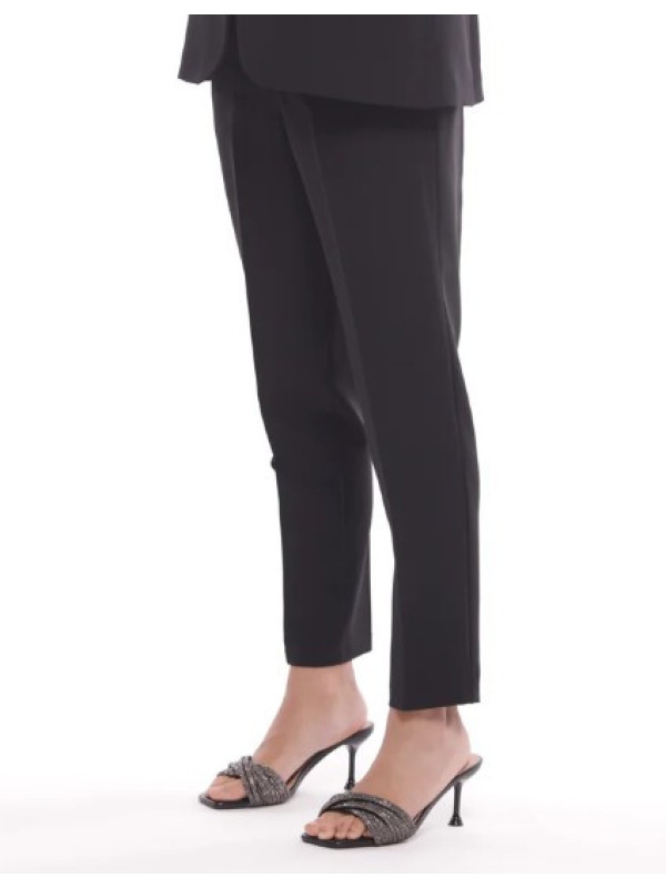 Pantalón cigarrillo negro