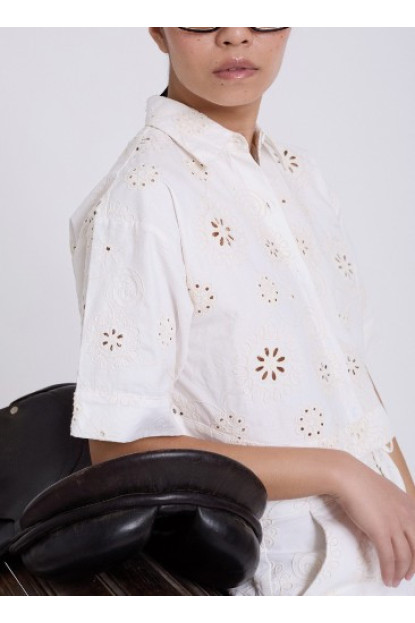 Blusa bordado suizo