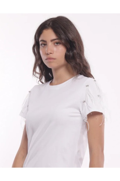 Camiseta con plumas blanca