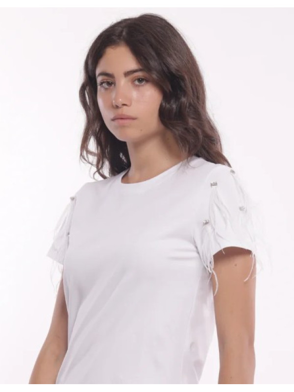 Camiseta con plumas blanca