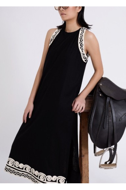 Vestido negro detalle bordado