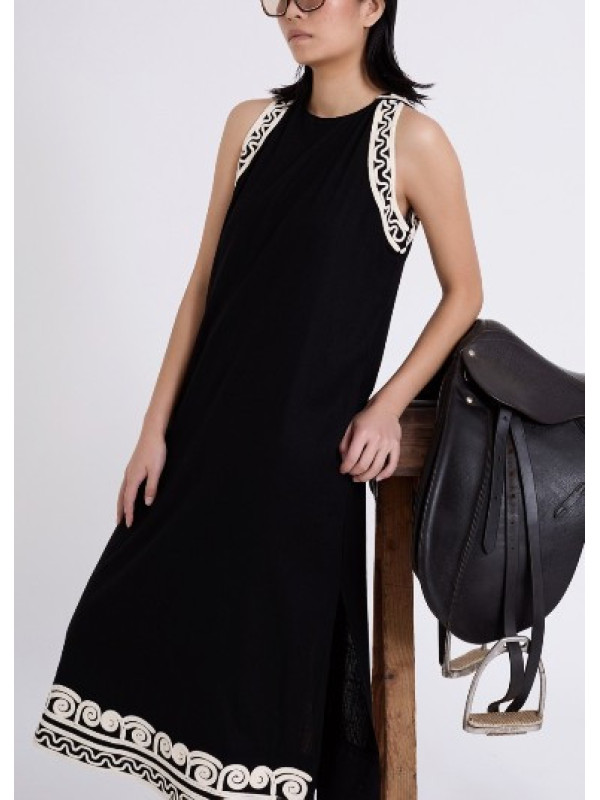 Vestido negro detalle bordado