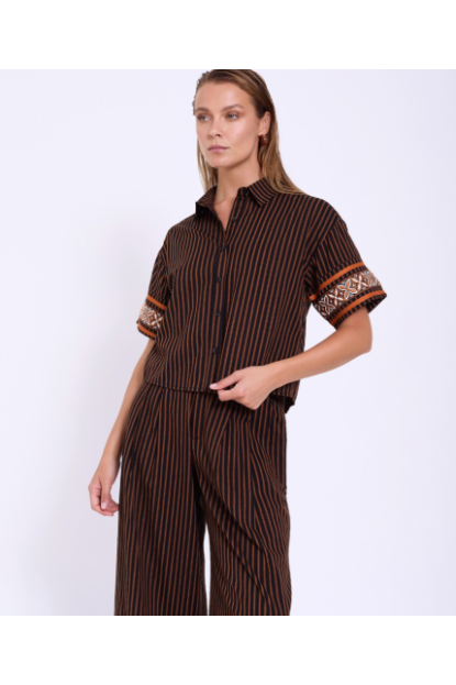 Camisa rayas y fornitura