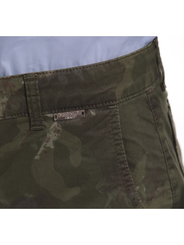 Pantalón estampado camuflaje