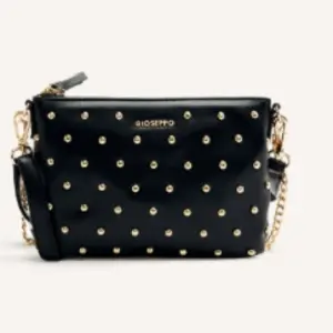 Mochila pequeña con cadena negra